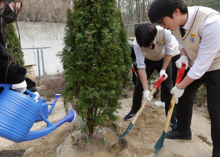 올해도 100만 그루 나무 심기 대장정 이어간다...노원구, 주민 참여 '100만 그루' 나무 심기 2년 차 시동