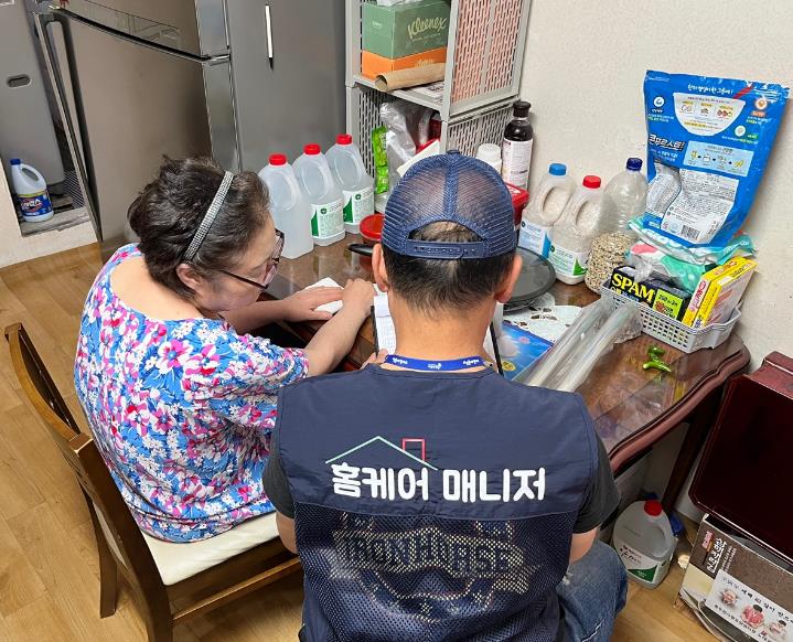 성동구, '낙상방지 홈케어' 지원 확대... 집 안 낙상 위험 줄인다