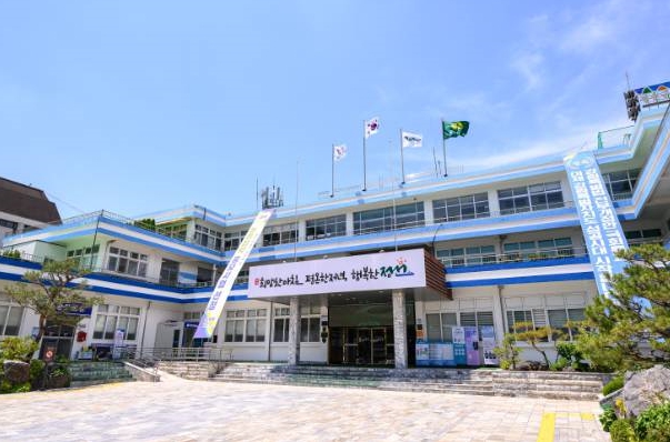 정선군 농업인수당 올해도 차질 없이 지급 '4,000 가구로 지원 확대' 농어촌기본소득과 함께 지역경제 활력 기대