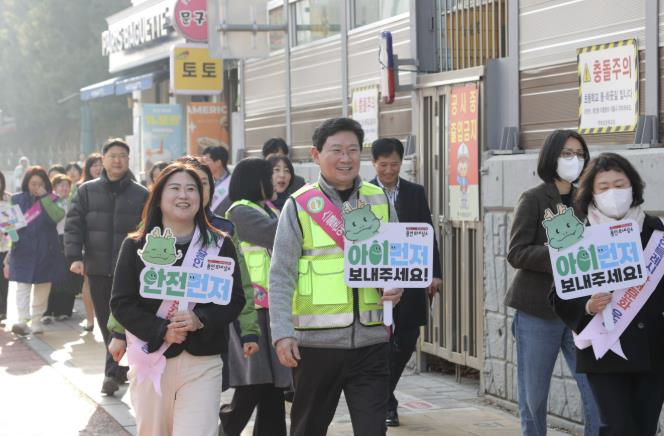 이상일 용인특례시장, 역북초 교통지도 봉사