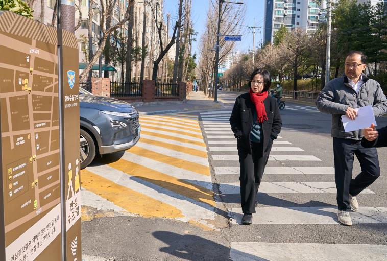 강동구, 새단장 마친 '강동형 안심귀갓길' 현장점검…설치보다 중요한 건 꼼꼼한 사후관리
