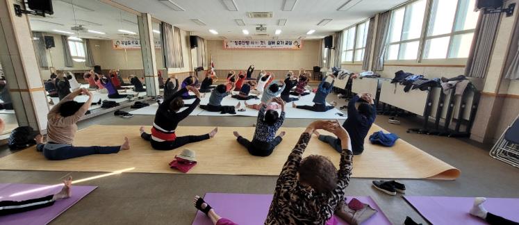 함평군, 어르신 건강 위한 ‘청춘 한방(韓方) 컷! 실버요가교실’ 운영