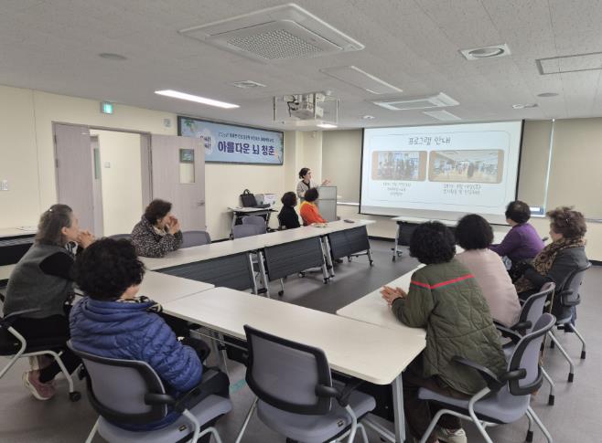 거제시치매안심센터, 거제면보건지소 치매예방교실 ‘으쌰으쌰 아름다운 뇌청춘’ 어르신들과 함께 문을 열다!