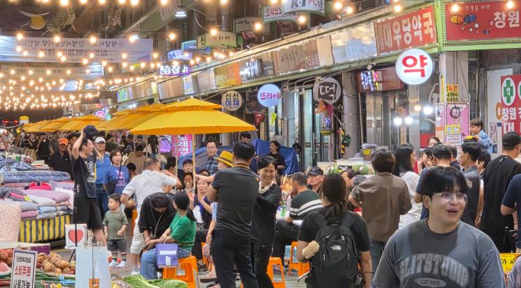 창원시 ‘제3회 명서시장 호롱불 야시장’ 개최
