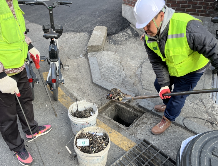 성북구, 장마철 대비 빗물받이 대청소·집중 점검 실시