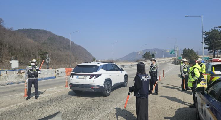 완주군, 상관 톨게이트서 체납 차량 합동 단속
