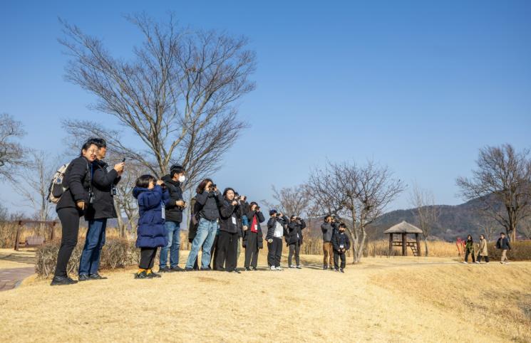 봄빛 머금은 순천만, 흑두루미 배웅 프로그램 운영
