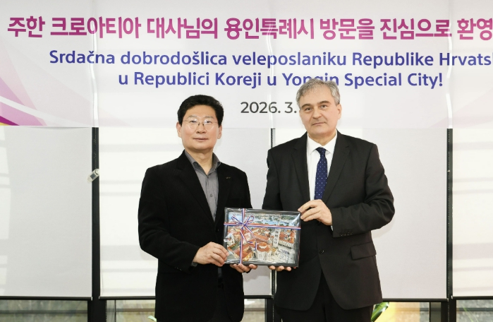 이상일 용인특례시장, 백남준아트센터 '불연속의 접점들' 개막식 참석 