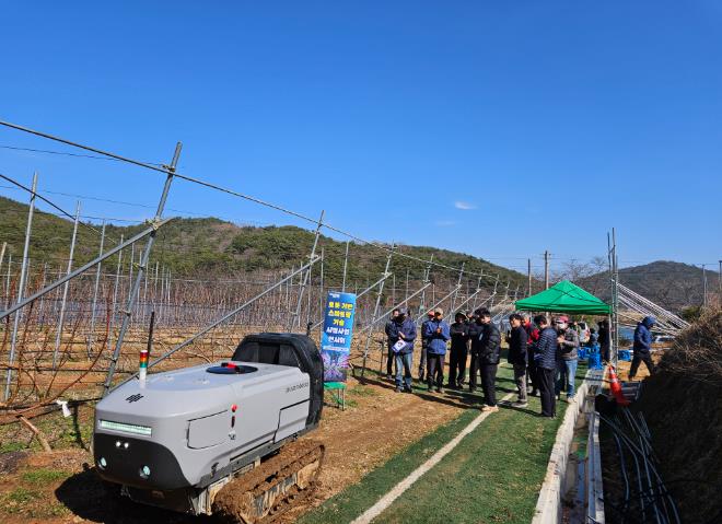 “사람 없이 방제한다” 함평군, AI 자율주행 농업로봇 연시회 성료
