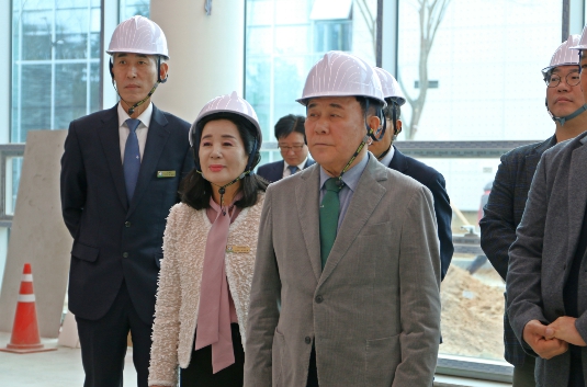 당진교육지원청, 어린이 특화 ‘꿀벌도서관’ 순항, 김지철 교육감·정은영 교육장 적기 개관을 위한 현장 점검