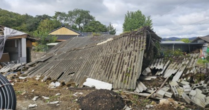 경기도, "거주 안 하는 집의 석면 슬레이트 지붕도 신청하면 철거·수거합니다"