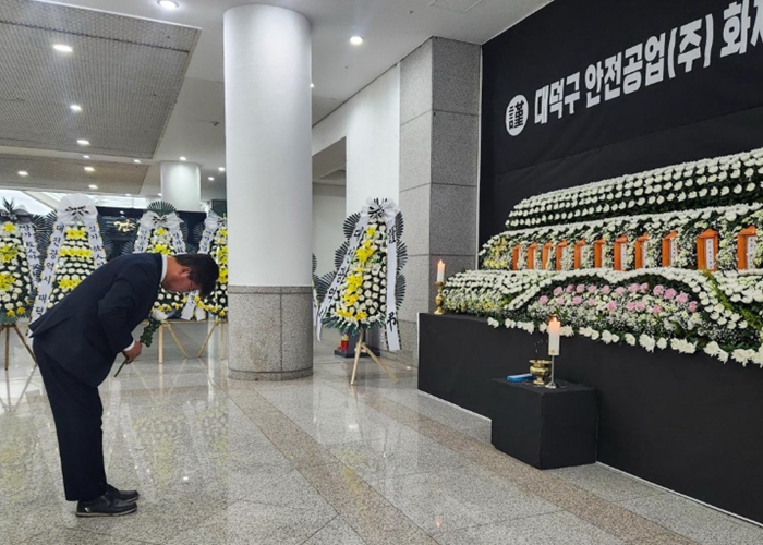 최충규 대덕구청장, 문평동 화재 희생자 합동분향소 조문