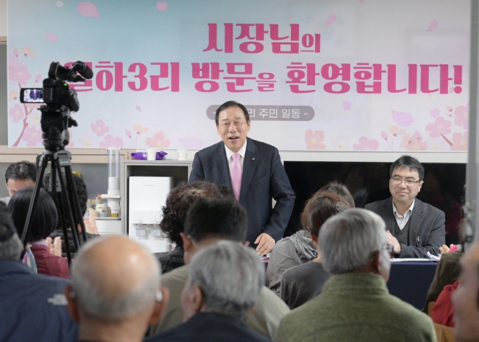 최민호 세종시장, 달 닮은 월하3리서 주민과 현장소통
