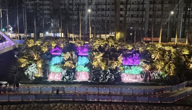 도심 속 물빛 쉼표 완성...마포 월드컵천에 '빛나는 폭포' 흐른다