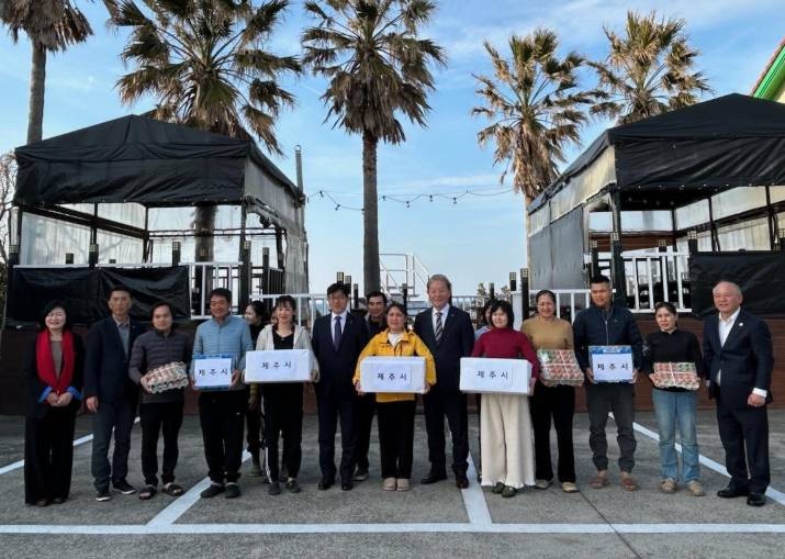 제주시 현원돈 부시장, 조천농협 외국인 계절근로자 격려 방문

 