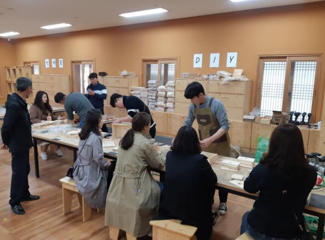 영암군, 왕인문화축제 맞아 목공체험 50% 할인 운영
