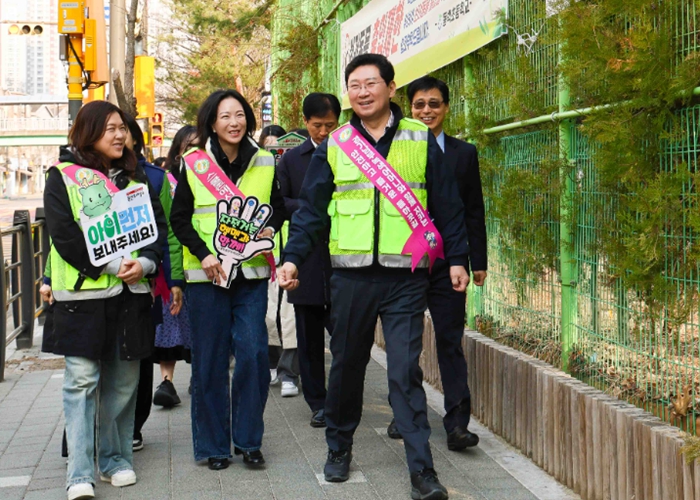 이상일 용인특례시장, 동백초등학교 안전한 등굣길 위한 교통지도봉사 참석