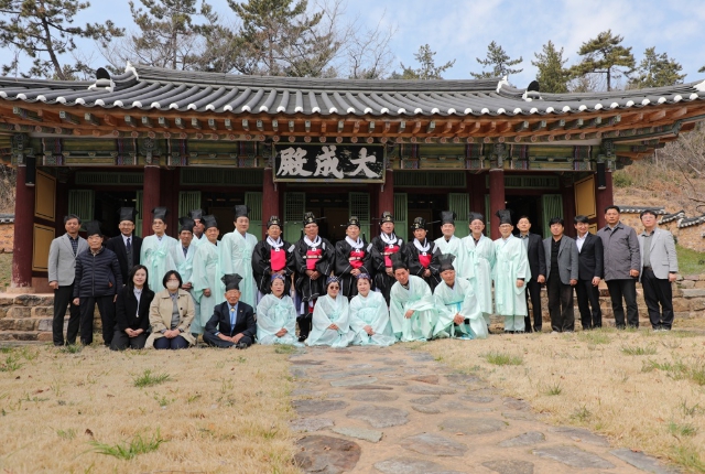 신안 지도향교, 공기 2577년 춘기 석전대제 봉행.."1897년 문묘(文廟) 배향 및 교육기관으로 건립된 지도향교"