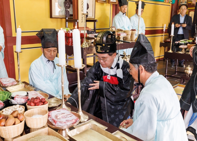 진교훈 강서구청장, 양천향교 춘기 석전제 참여