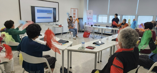 충주시, 노인복지관과 협업 '웹-코트' 프로그램 본격 운영