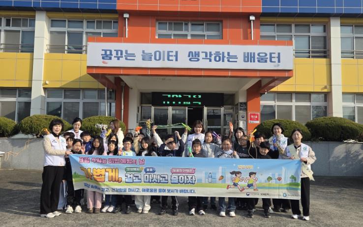 “등굣길이 건강 교실로”  부여군, 학생 비만 예방 합동 캠페인 추진
