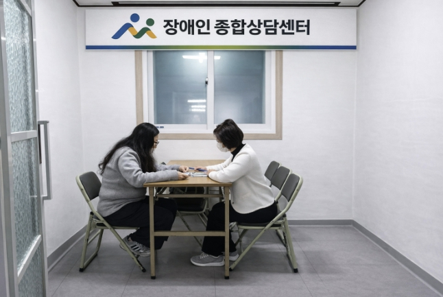 "장애인 고충, 한 곳에서 해결"… 아산시, 맞춤형 종합상담 746건 성과 거둬
