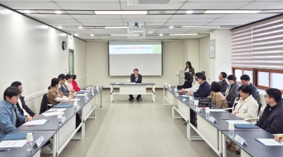 정읍시, 요양원 어르신 지키는 ‘인권지킴이’ 21명 위촉…학대 예방 앞장