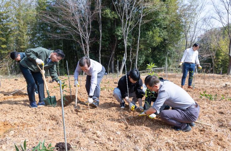 경상국립대학교, 탄소중립 실현을 위한 ‘제81회 식목일 기념행사’ 개최
