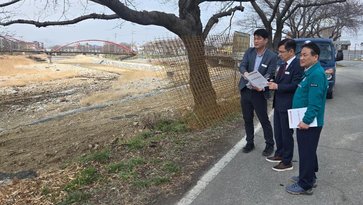 신필승 부시장, 하천 재해복구 및 불법시설물 정비 현장 방문
