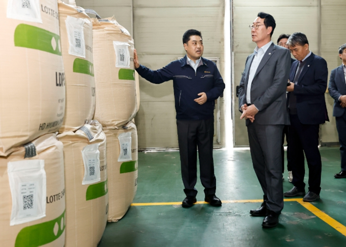 이재명 정부 25일 ‘비상경제상황실’ 가동에 '제조기업 수 1위'  화성특례시, 관내 기업 및 농장 긴급 현장 점검