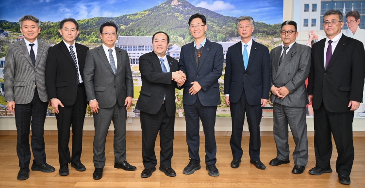 경북도, 일본 히로시마현 의회 방문단 접견… 교류 확대 논의