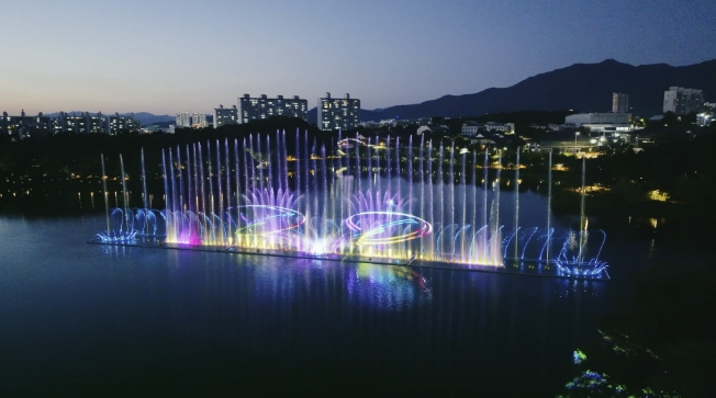 충주 호암지 음악분수, 봄밤 수놓는 야경 명소로 31일 개장