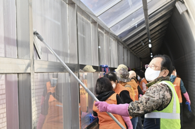 "묵은 때 안녕" 이현재 하남시장과 주민이 만든 덕풍터널의 '진짜 봄'