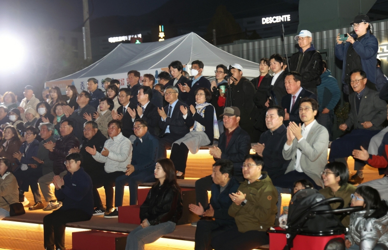 "노을과 음악분수의 향연" 안성시, 칠곡호수공원 개장