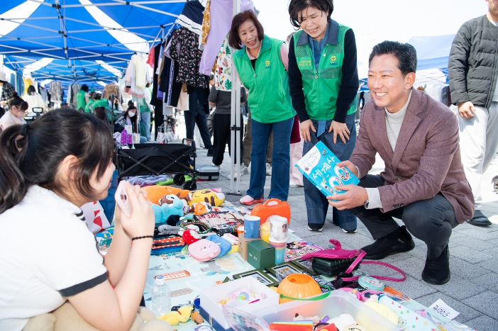 구미시, 강동권까지 넓힌 알뜰벼룩장터…생활 속 나눔 확산