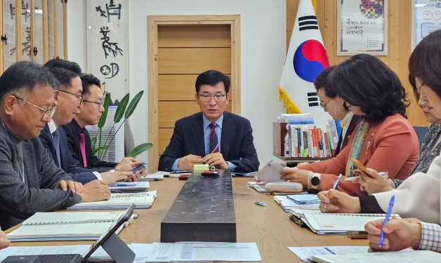 윤건영 충북교육감, 학폭심의..공정과 신뢰 회복을 위한 개선 강조