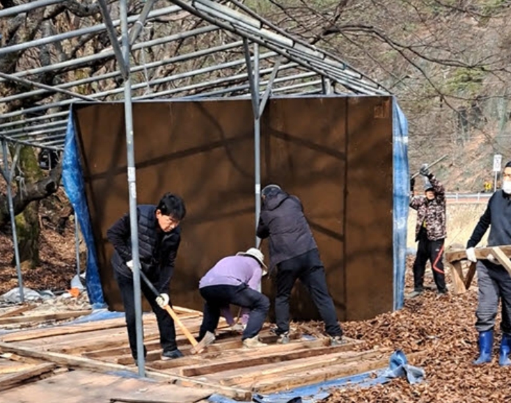 괴산군, 사담마을 불법 평상 시설 '자진철거'로 청정 계곡 복원 물꼬