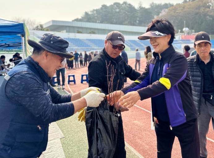 남해군 군민과 함께하는 ‘내나무갖기 캠페인’ 성료