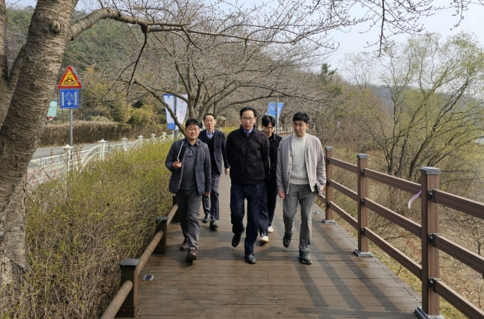 수원시 장안구청장, 광교마루길 새 단장 현장 점검