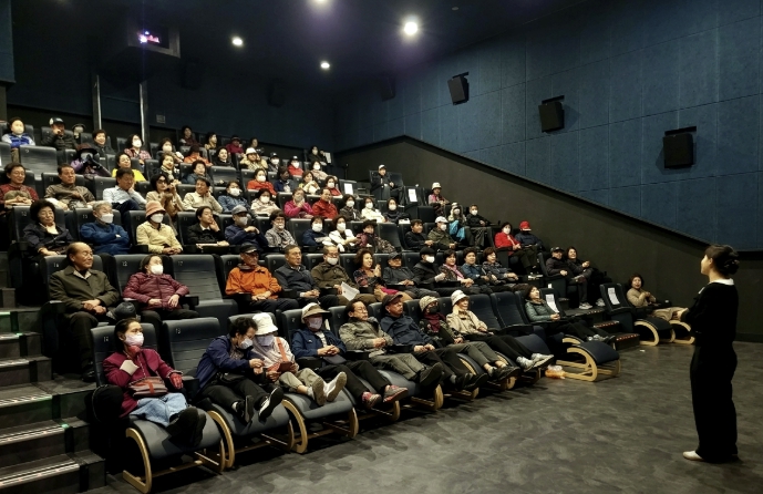 상주시노인종합복지관, 상주 롯데시네마에서 상반기 '문화가 있는 날' 영화관람 진행