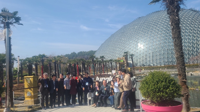 거제시 부산교육청 교육감 등 식물원 방문…정글돔·진틀리움 관람