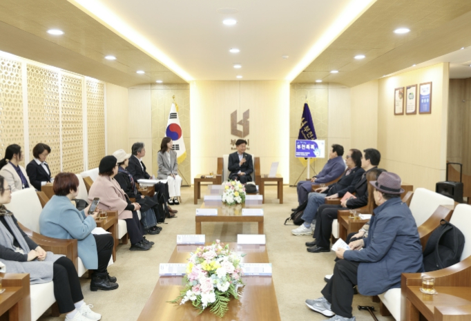 부천시, 부천작가회의 초청…청사 견학 및 소통 시간 마련