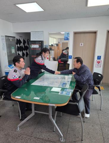 울진해경 경찰관 도움으로 70대 여성 건강 회복… 가족 “따뜻한 도움에 감사”