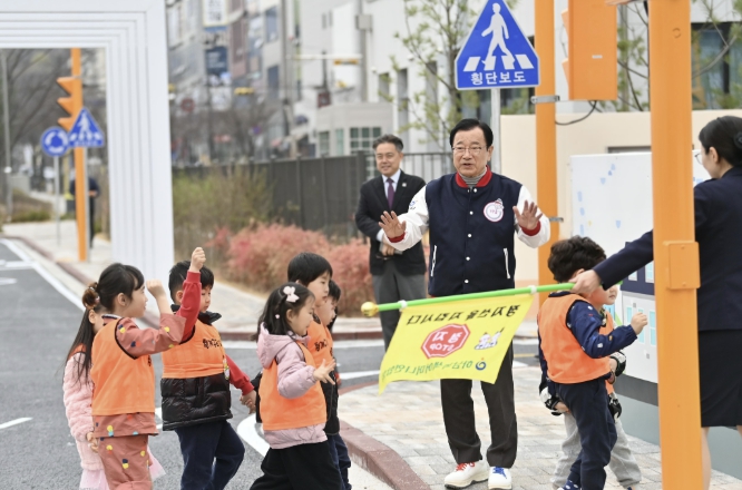 이제 '안전 교육 원정'은 끝! 하남 미사숲에 뜬 '역대급 교통공원