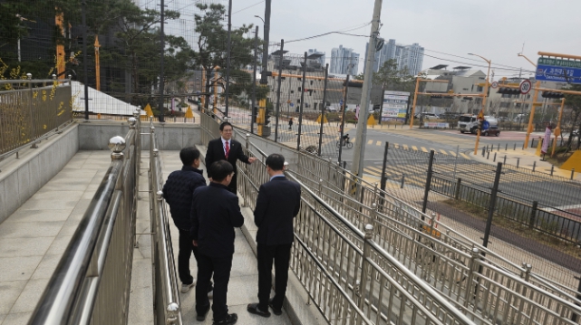 과천갈현초 운동장 장애인 출입구 개선 추진... 경기도의 김현석 의원 “아이들 공간, 제대로 돌려드리겠다”