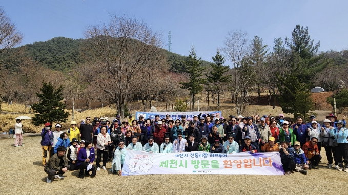 봄 시즌 맞이한 '제천 러브투어', 단체 관광객 발길 이어져