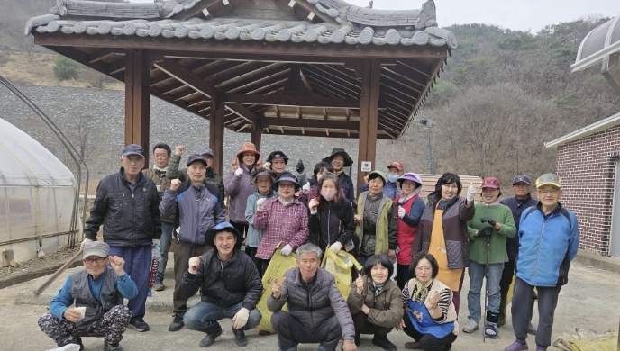 '오월의 하얀 숨결, 정성으로 미리 틔웁니다'… 단양군 적성면 상원곡리 봄맞이 단장