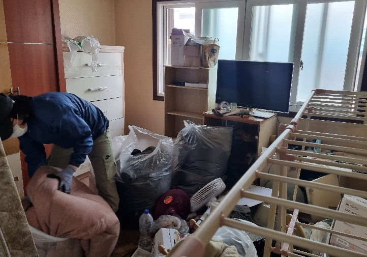 수원시 장안구 연무동, 쓰레기 더미 속 지적장애 부녀(父女) 구했다… '깔끄미 사업' 전개