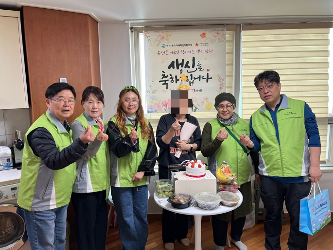 의정부시 송산1동 지사협, 웃음꽃 활짝! 어르신 찾아가는 생신 잔치 호응