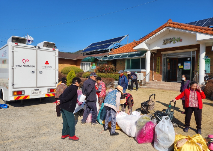 군위군, ‘세상을 잇는 빨래방’ 이동세탁차량 운영
